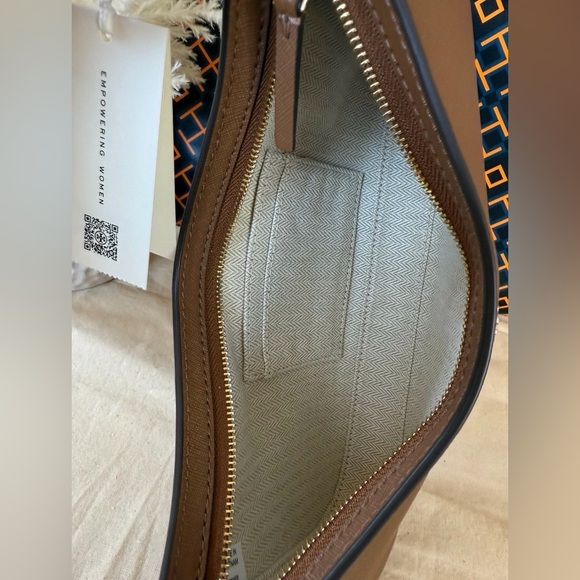 Tory Burch Emerson Shoulder Bag - Picture 4 of 5